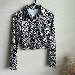 Women's Black and White Blouse w/ Collar and Floral print